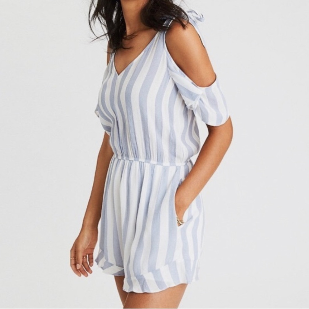 AMERICAN EAGLE romper size small